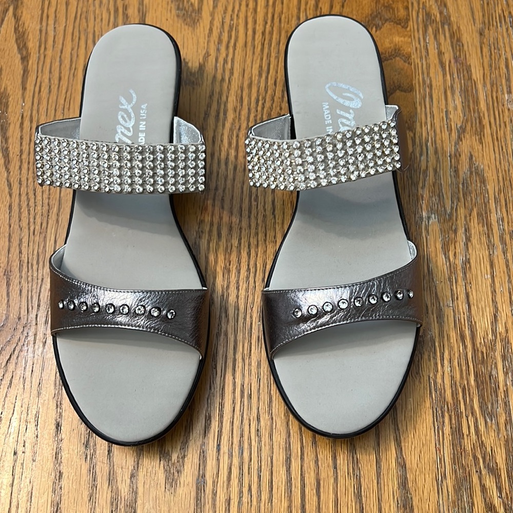 Onex Silver and Black Sandals